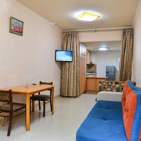 Marina Apartment Yerevan Bagian luar foto