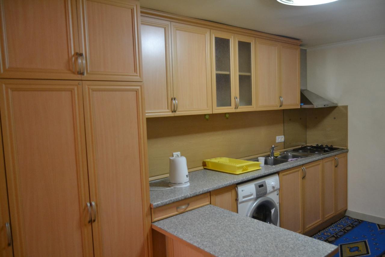 Marina Apartment Yerevan Bagian luar foto