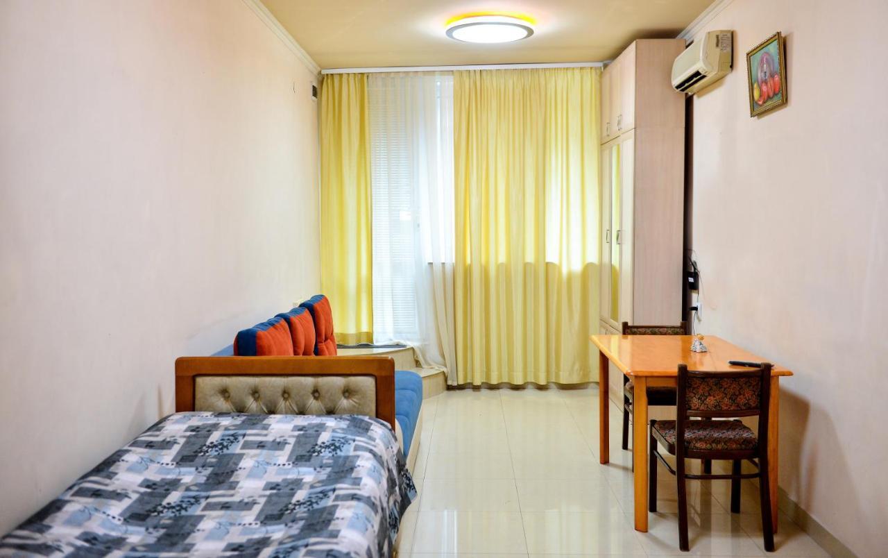 Marina Apartment Yerevan Bagian luar foto