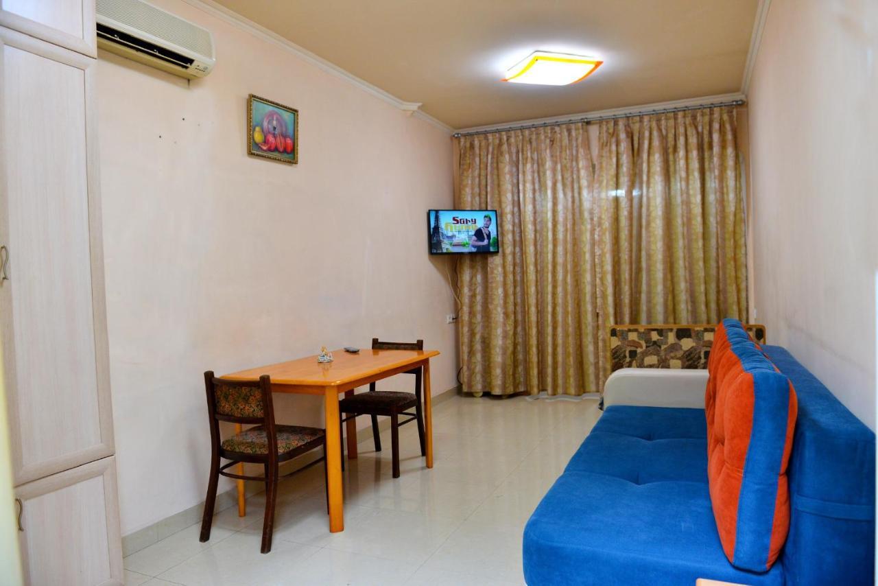 Marina Apartment Yerevan Bagian luar foto