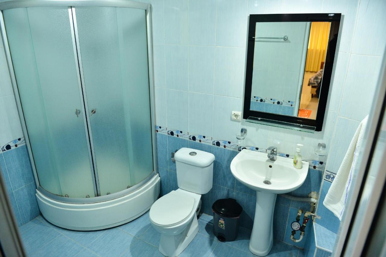 Marina Apartment Yerevan Bagian luar foto
