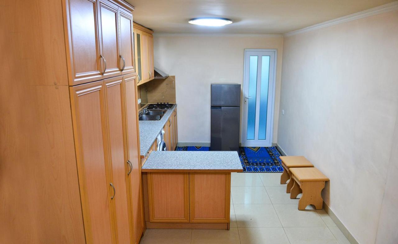 Marina Apartment Yerevan Bagian luar foto