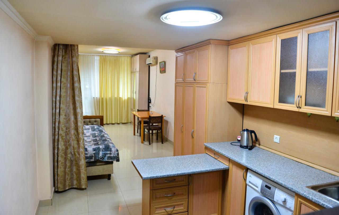 Marina Apartment Yerevan Bagian luar foto